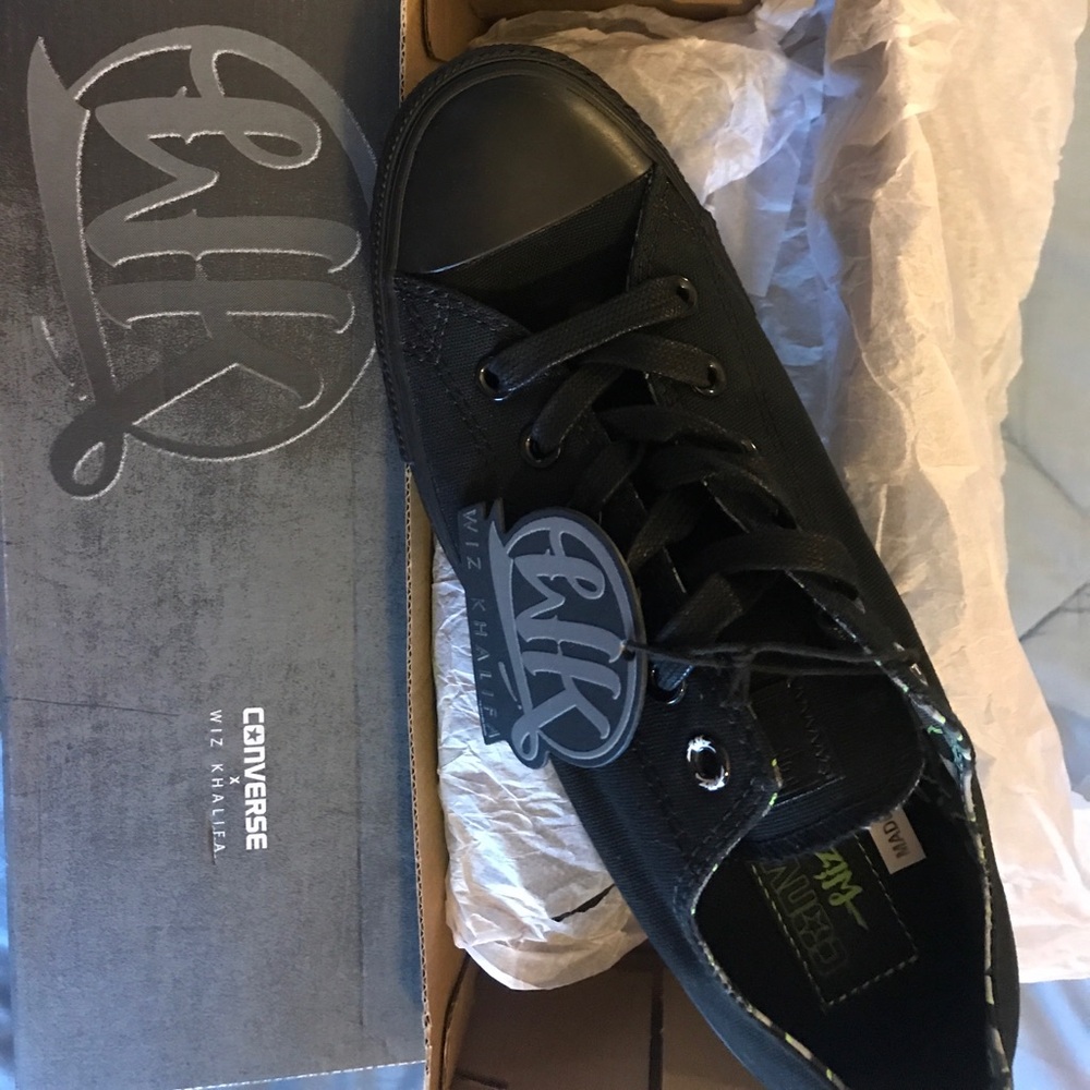 Converse Women’s Low-Top Sneakers in Black